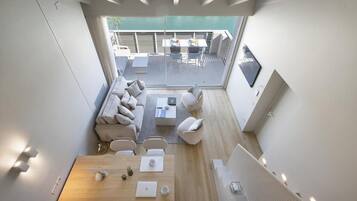 Apartment, Balkon, Seeblick | Wohnbereich