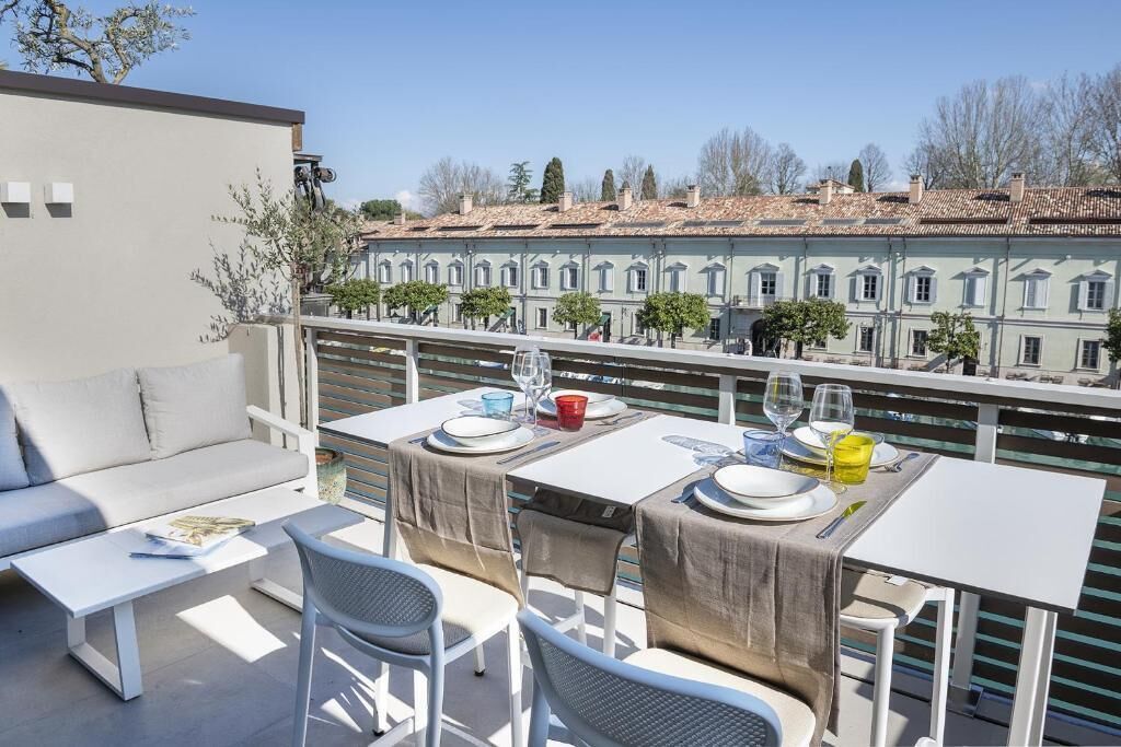 Departamento, balcón, vista al lago | Restaurante al aire libre