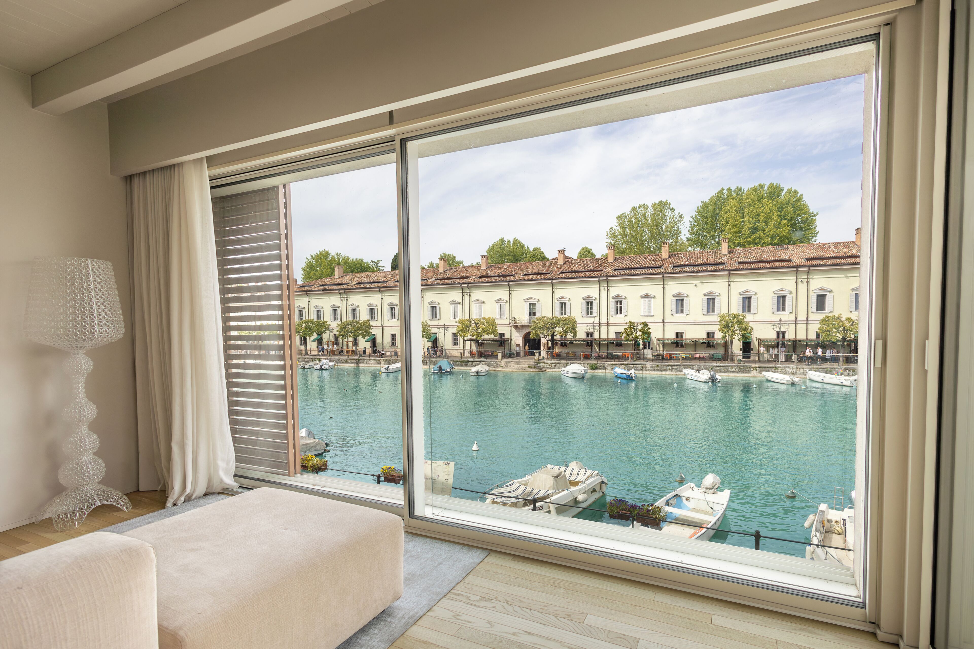 Suite, vista lago | Area soggiorno