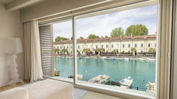 Suite, vista lago | Area soggiorno