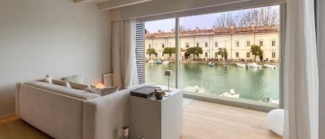 Suite, Lake View | Interior