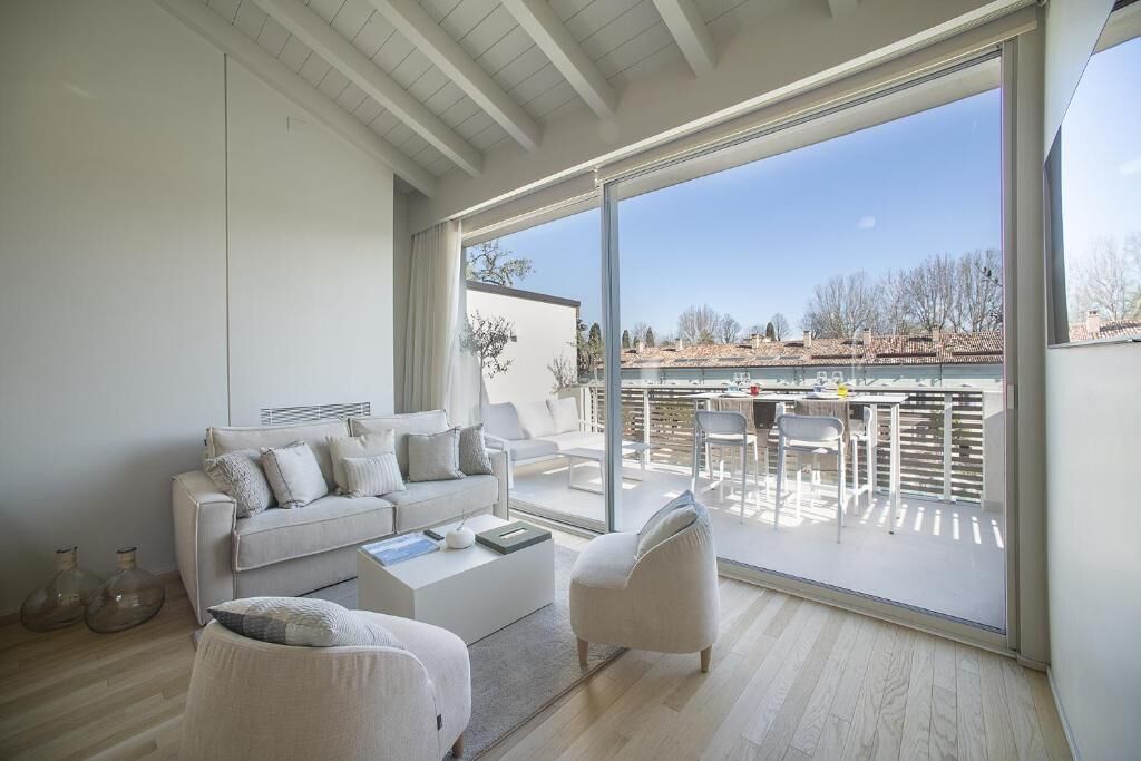Apartment, Balcony, Lake View | Living area