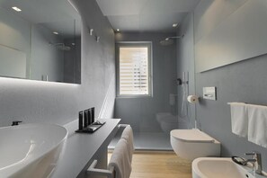 Suite, vista al lago | Baño