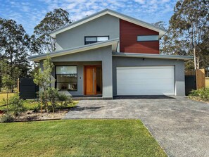 A modern two-story house with a garage, a front door, and a driveway. - Sereno - Fabulous golf resort getaway (POKOLBIN)