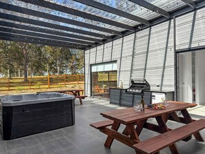 Outdoor dining - Sereno - Fabulous golf resort getaway (POKOLBIN)