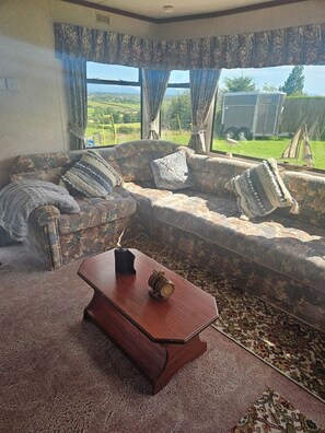 Smart TV - Beautiful views in a relaxing location, 10 minutes to popular Anglesey beaches. (Anglesey)