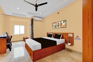 1 chambre, bureau, draps fournis