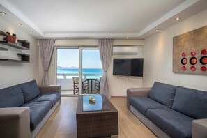 Living area - Molos Seaside Apartment in Rhodes Town (Rhodes)