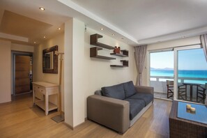 Living area - Molos Seaside Apartment in Rhodes Town (Rhodes)