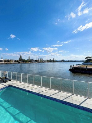 Pool - The New Paradise Retreat (Surfers Paradise)