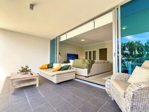 Interior - The New Paradise Retreat (Surfers Paradise)