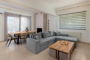 Smart TV - Diverso Inn with Jacuzzi (Rhodes)