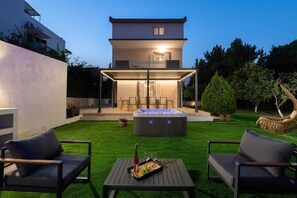 Terrace/patio - Diverso Inn with Jacuzzi (Rhodes)
