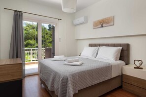 4 bedrooms, iron/ironing board, free WiFi, bed sheets - Diverso Inn with Jacuzzi (Rhodes)