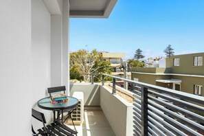 Outdoor dining - Retreat Apartment in Rhodes Town (Rhodes)