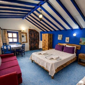 Desk, laptop workspace, free WiFi