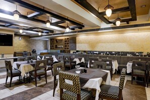 Dining - Collection O Limda Chowk Hotel Harmony (Rajkot)