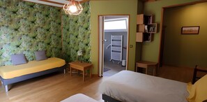 Room - Bed and Breakfast 'Chambre En Voyage' with Shared Pool, Shared Terrace and Wi-Fi (Soubès)