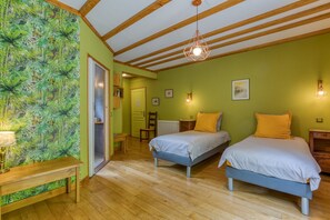 1 bedroom, WiFi - Guest Room 'Chambre En Voyage' with Shared Pool, Terrace and Wi-Fi (Soubès)