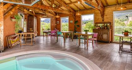 Chambre dâhĂŽtes « Chambre Gabrielle » avec piscine partagĂ©e, terrasse commune et Wi-Fi