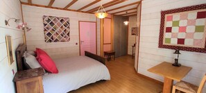 Room - Bed and Breakfast 'Chambre Gabrielle' with Shared Pool, Shared Terrace and Wi-Fi (Soubès)
