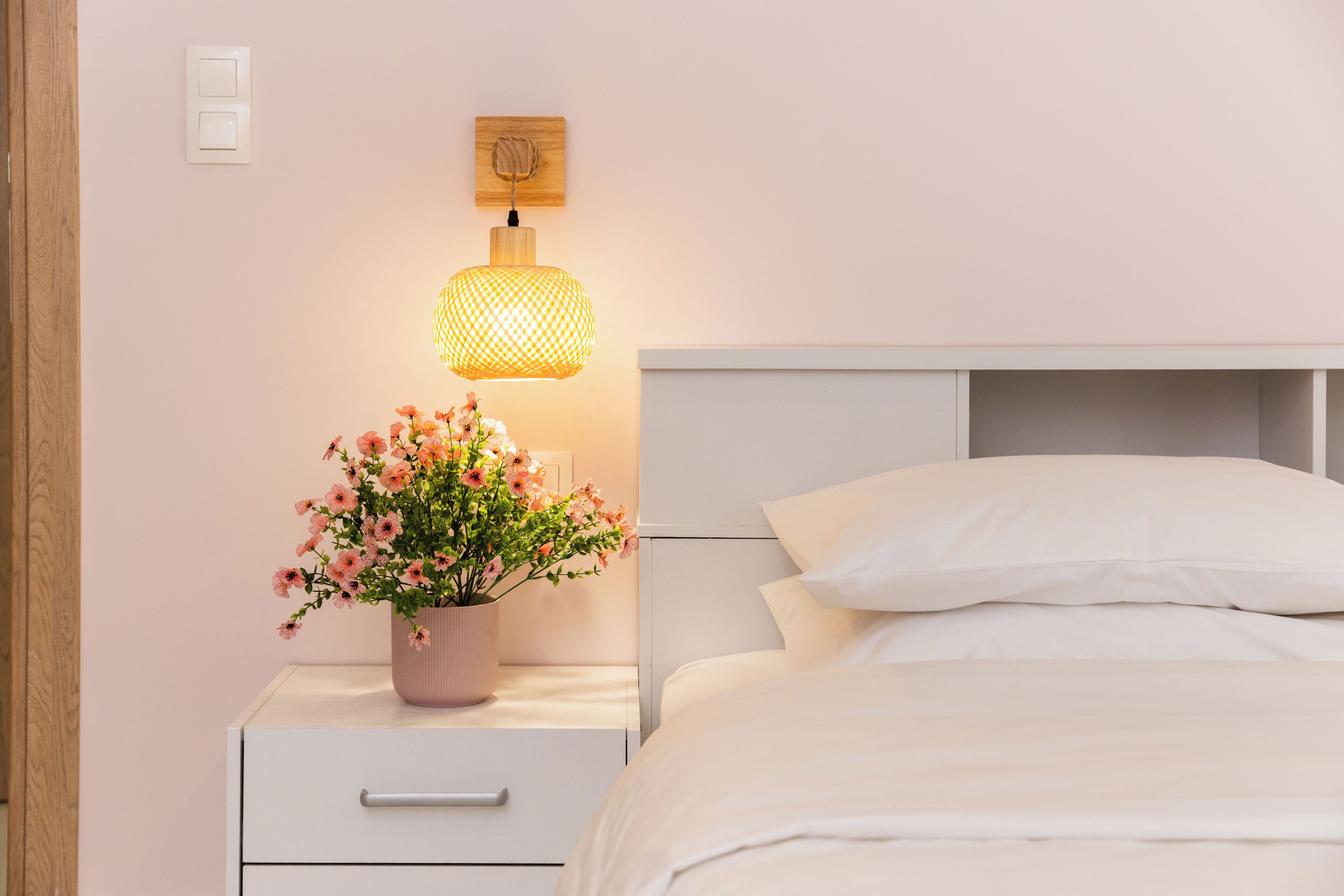 1 habitación, tabla de planchar con plancha y cuna de viaje 