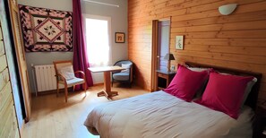 Room - Bed and Breakfast 'Chambre Paul' with Shared Pool, Shared Terrace and Wi-Fi (Soubès)
