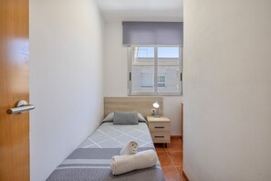 2 bedrooms, iron/ironing board, WiFi, bed sheets - Apartment 'En La Ràpita' with Wi-Fi and Air Conditioning (La Ràpita)