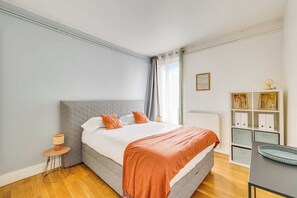 2 bedrooms, desk, iron/ironing board, Internet - Charming Apartment 2BR/4P - Saint-Denis (Saint-Denis)