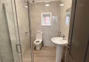 Shower - Apartment Sleeps 2 With Wifi (Lytham St. Anne's)