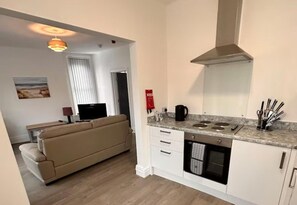 Microwave, oven - Apartment Sleeps 2 With Wifi (Lytham St. Anne's)