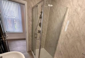 Shower - Apartment Sleeps 2 With Wifi (Lytham St. Anne's)