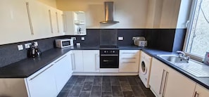 Fridge, microwave, oven - House Sleeps 6 With Enclosed Garden (Gorebridge)
