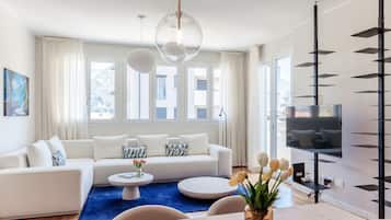 Suite Imperiale | Woonruimte | Een 30-inch televisie met digitale zenders