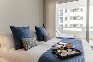 Suite Eccelsa | Premium bedding, down comforters, iron/ironing board, free WiFi