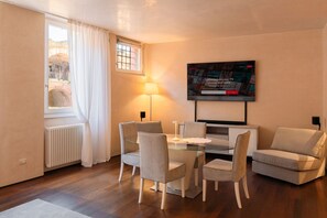 Dining - Luxurious residence with Arena view (Verona)