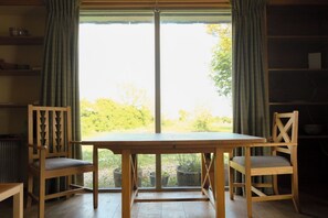 Dining - Castle Cottage with panoramic coastal views (Tain)