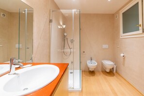 Shower, bidet, towels, shampoo - Stunning residence with unique view of the Arena (Verona)
