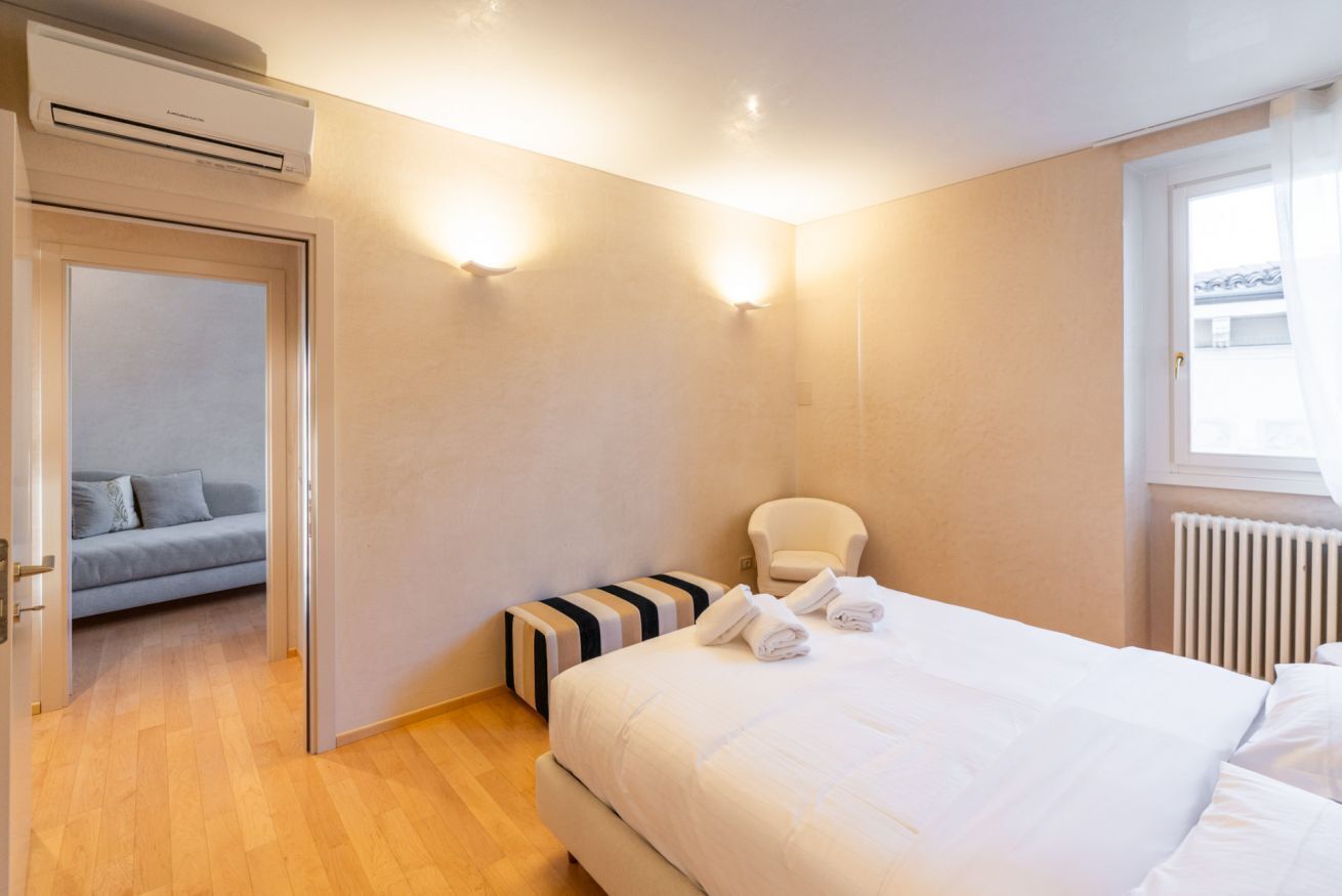 3 chambres, fer et planche à repasser