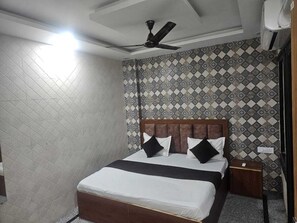 Single Room, Multiple Beds - Shree Vindhyavasini Residency (Vrindavan)