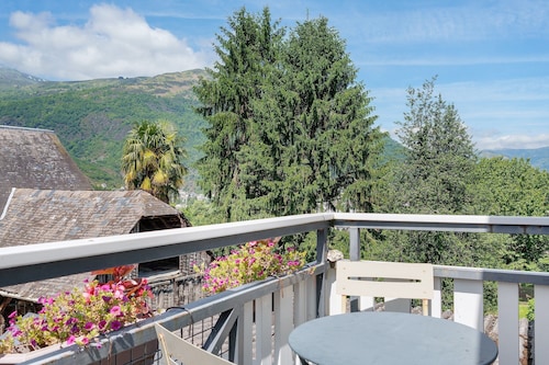Apartment 'L'Appartement Des Trois Vallées' with Mountain View, Private Terrace and Wi-Fi