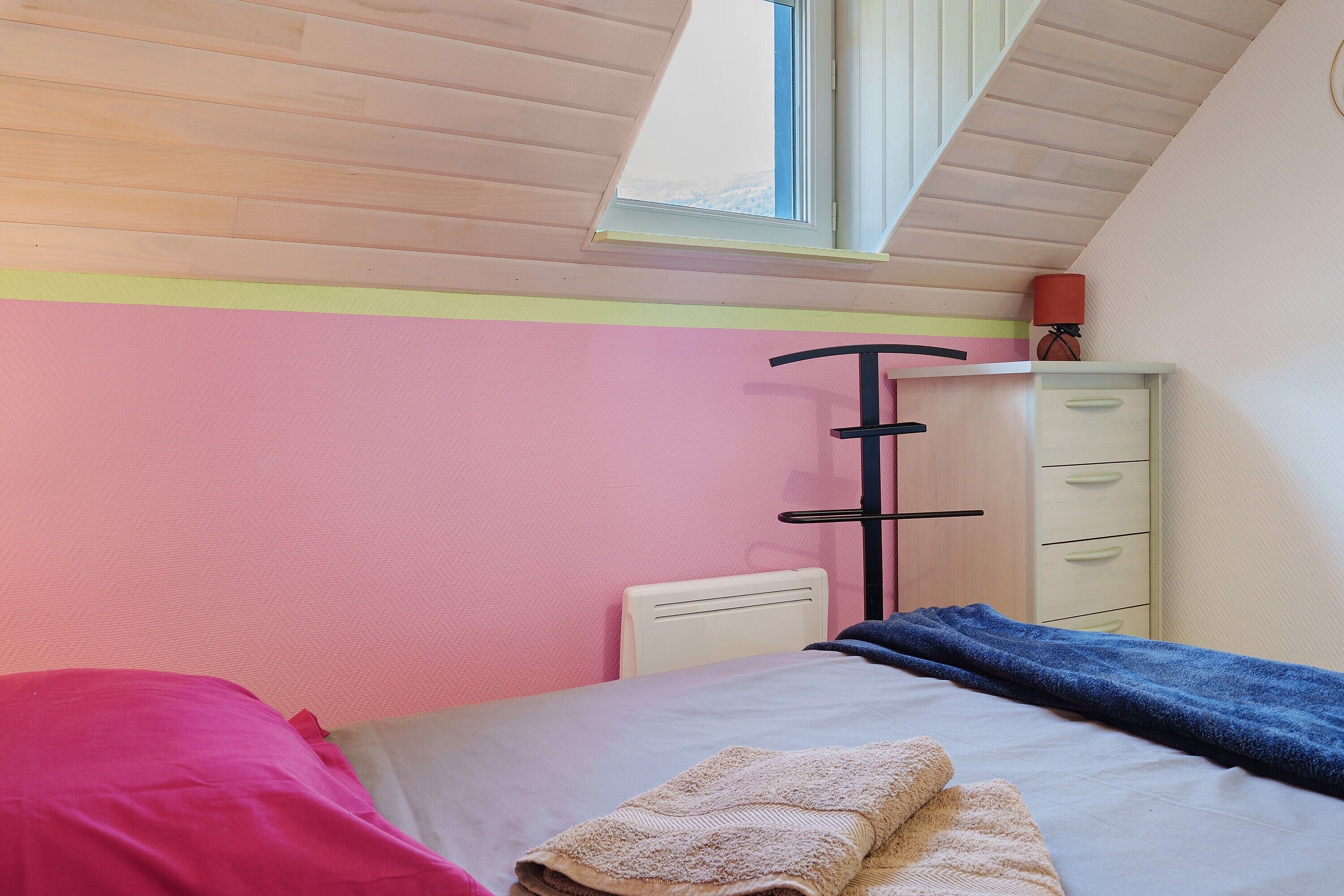 2 chambres, fer et planche à repasser, Wi-Fi, draps fournis