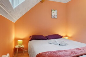 2 habitaciones, tabla de planchar con plancha, wifi y ropa de cama 