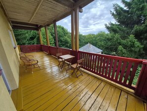 Outdoor dining - Terrific 2-bedroom house in Mátraszentimre for a relaxing stay (Mátraszentimre)