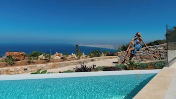 Comfort villa, uitzicht op zee | Zwembad | Een buitenzwembad