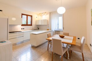 Dining - Spacious, bright and central Serego residence (Verona)