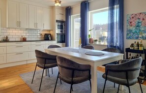 Dining - Cozy home in Kyrkesund with WiFi (Kyrkesund)