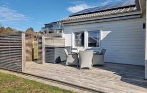 Outdoor dining - Cozy home in Kyrkesund with WiFi (Kyrkesund)