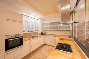 Microwave, dishwasher - Luxurious residence with large terrace overlooking Arena (Verona)