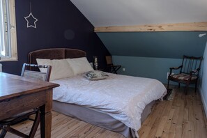 2 bedrooms, iron/ironing board, free WiFi, bed sheets - Cozy house in Figeac (46100), garden, 2 bedrooms, sleeps 4. 🌳 (Figeac)